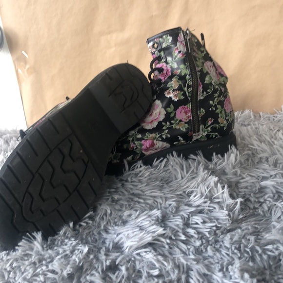 Mossimo boots - Picture 3 of 5